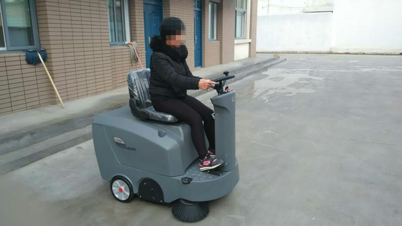 工廠用清掃車(chē)，掃地效果怎么樣?