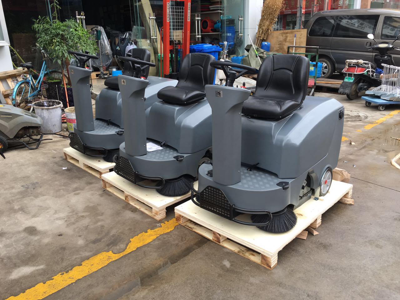 高美電動(dòng)掃地機(jī)，給人們帶來的無價(jià)的幸福