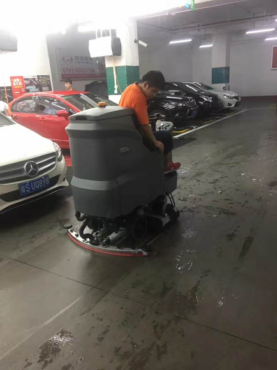 洗地機使用不正確也可能會傷害地面，您知道嗎？