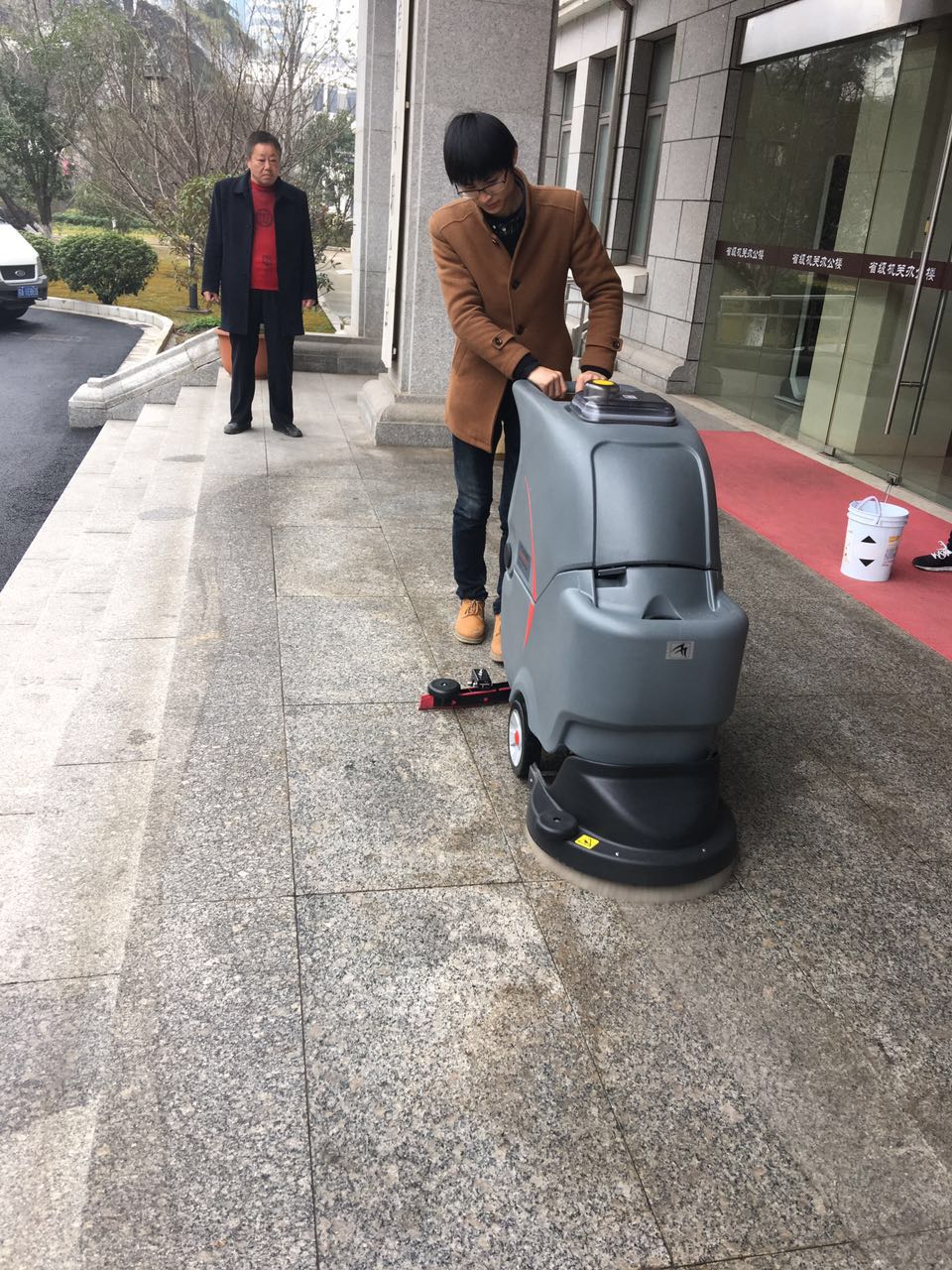 怎樣挑選一款合適的洗地機？