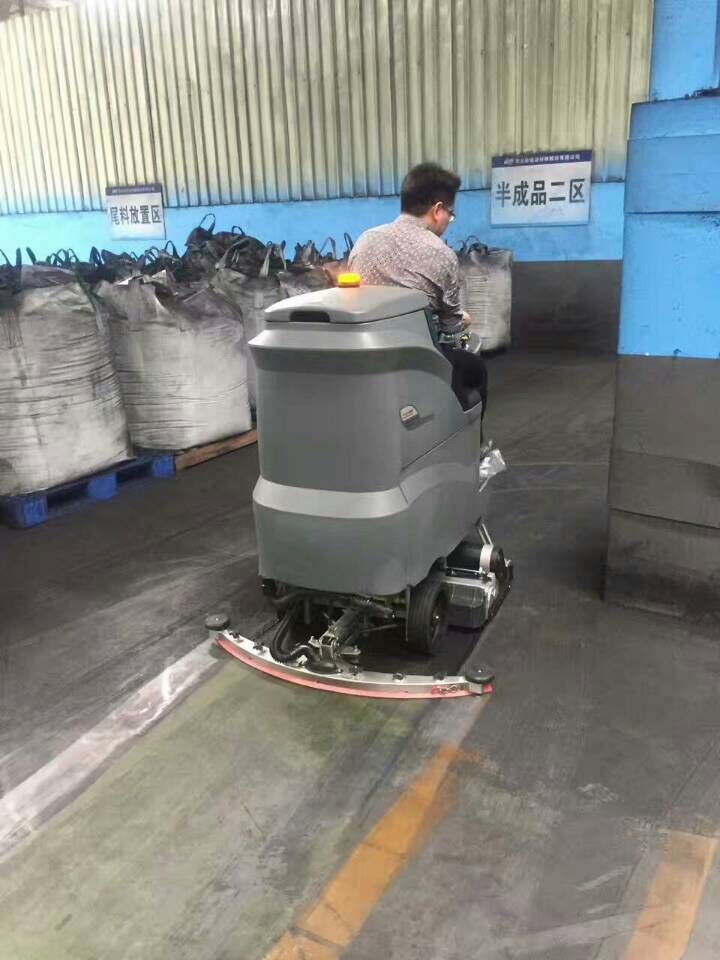 駕駛式洗地車開啟開車做保潔時代！