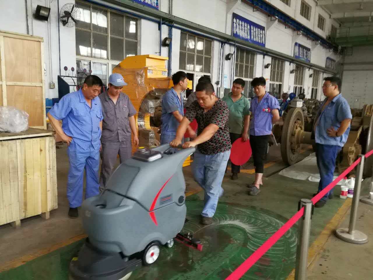 選購手推式洗地機(jī)有哪些技巧？